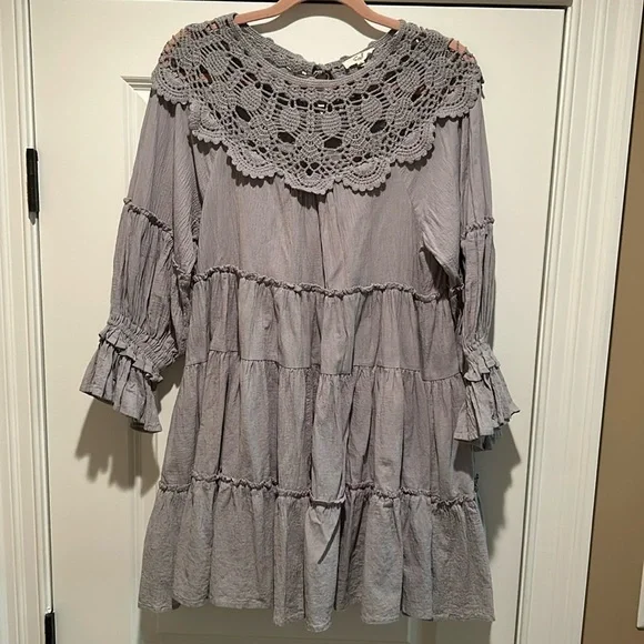 NWOT Beautiful women’s EASEL dress - Picture 4 of 16